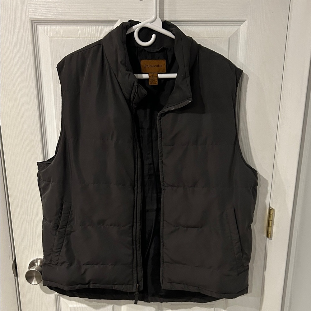 St John’s Bay Large Men's Dark Gray Quilted Vest